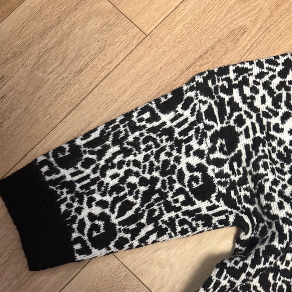 POL NWOT S (M L XL good) oversized Black and White Leopard Print crop Sweater - Picture 2 of 4